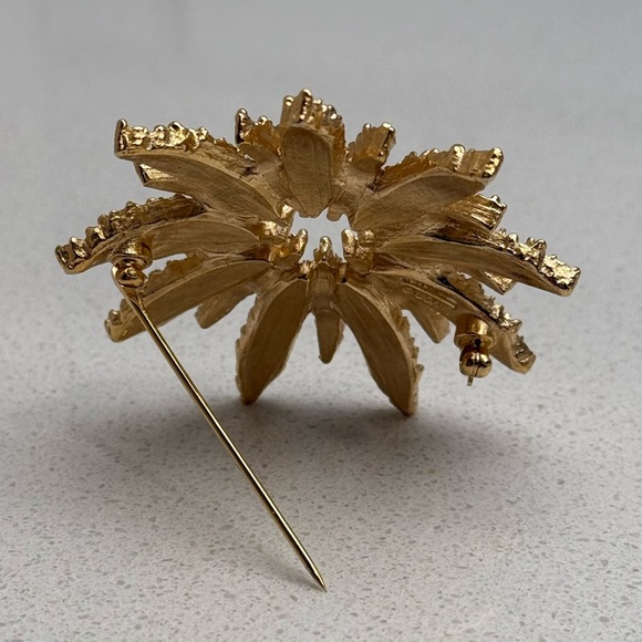 Vintage Gold Tone Starburst Flower Brooch Avon MCM Mid-Century Modern - Picture 5 of 6